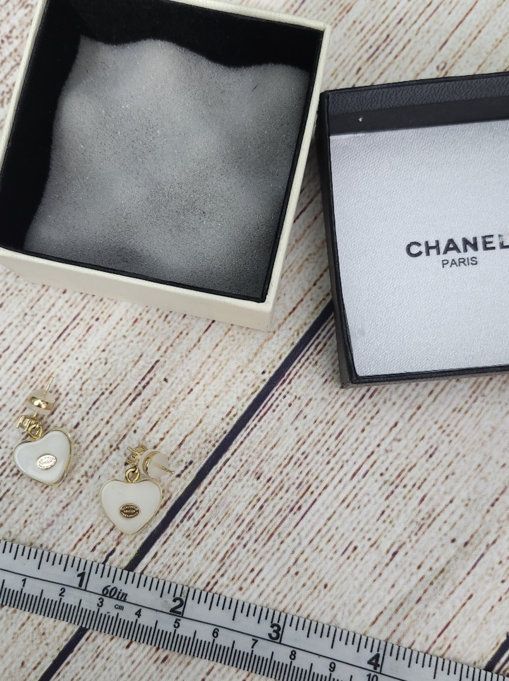 CHANEL White and Gold Heart Drop Earrings with Crystal CC - Picture 3 of 6